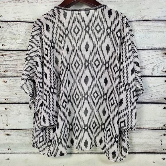 Maurices L/XL Black White Aztec Print Kimono Cardigan Beaded Trim Sheer Lightwei - Picture 2 of 9